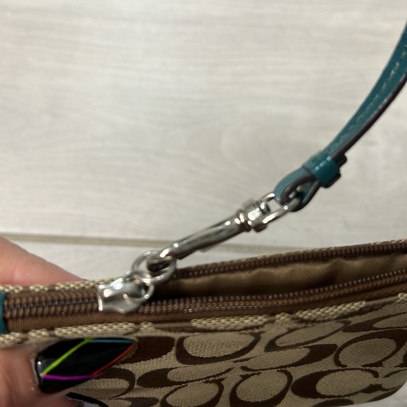 Coach wristlet - Picture 5 of 7